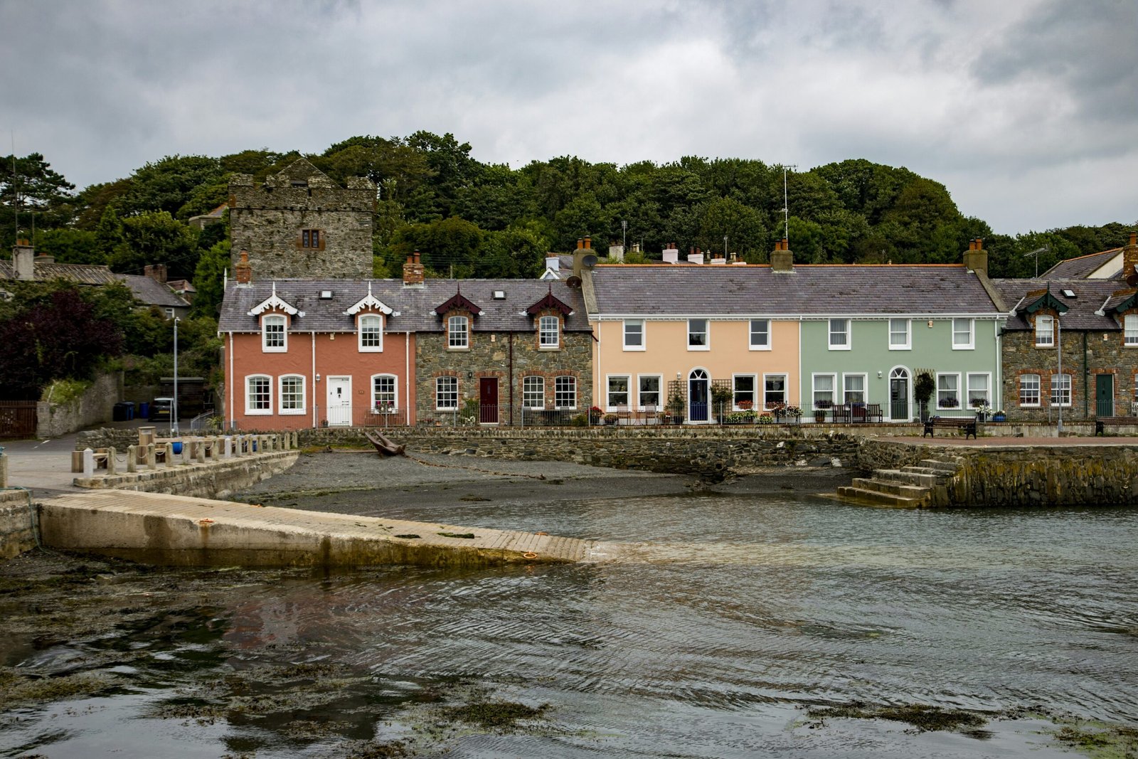 The Coastal Cottage Conundrum: Weighing the Pros and Cons of a Timeless Investment